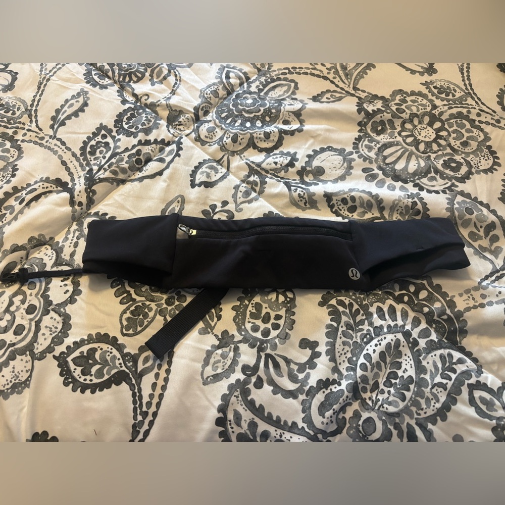 lululemon Black Slim Waist Pack Belt Bag